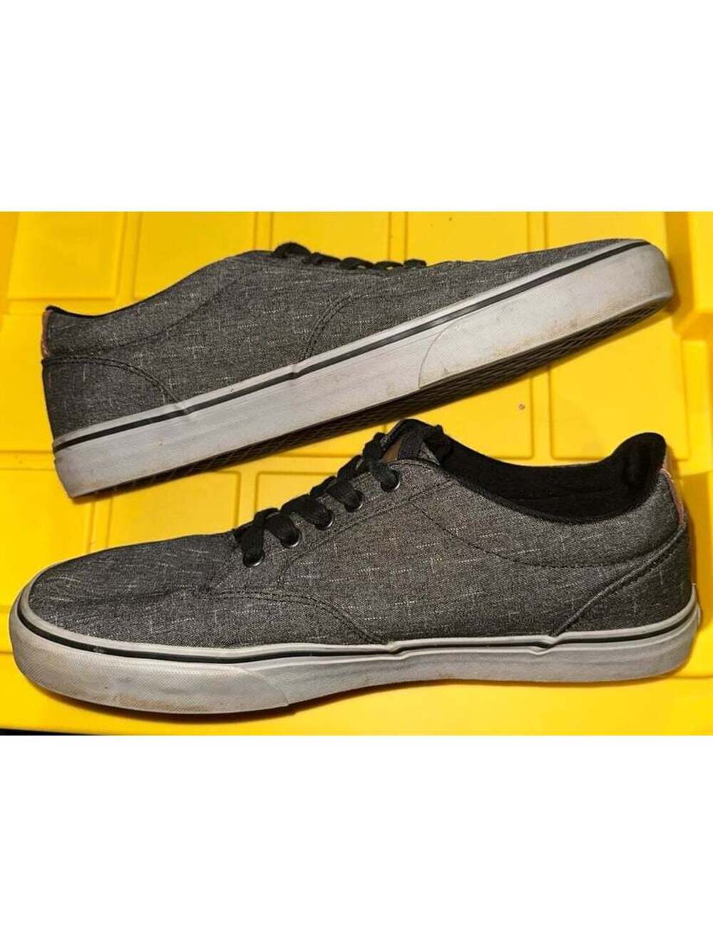 Vans low top shoes size 12 - Picture 3 of 5